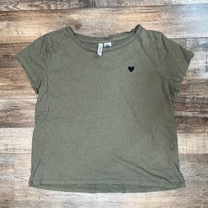H&M Divided T-Shirt Size Medium